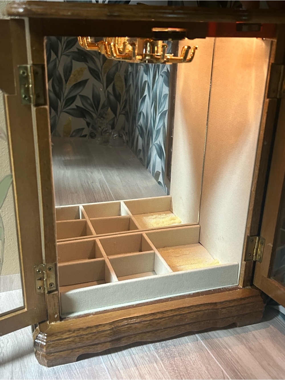 Vintage Powell Lighted Wood Jewelry Box Armoire - Picture 9 of 13